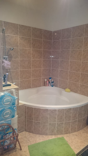 Byt se nachází ve 3 patře, cca 5 min od metra  Roztyly. Vnitřní uspořádání: 3 sa  Byt u metra, nedaleko lesa. Entire rental unit vacation rental 25491795