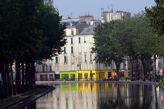 Très joli studio de 16m2 ,lumineux et calme avec poutre apparente et petites tom Paris, France Charmant studio canal saint Martin Entire rental unit vacation rental 5318507