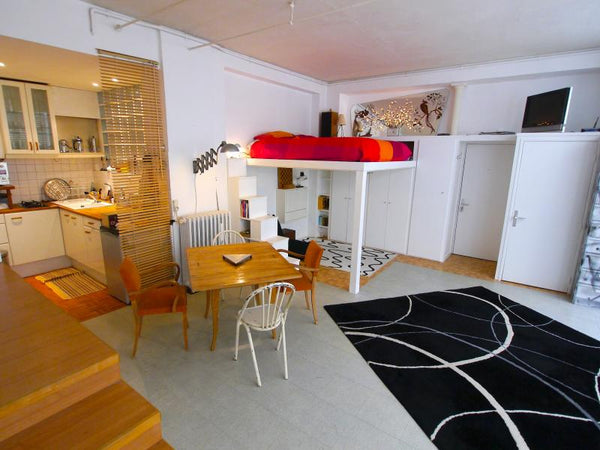 This artist's studio, located in the district of Martyrs, between the Moulin Rou Niort, France NEW! Grand studio - Martyrs - 52 m2 Entire loft vacation rental 4775289