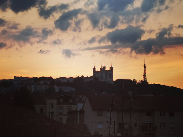 Chambre donnant sur balcon avec vue magnifique sur Fourvière équipée d'un bureau Lyon, France Belle chambre avec vue magnifique sur Fourvière Private room in rental unit vacation rental 37327482