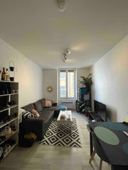 Ce logement parfaitement situé offre un accès facile à tous les sites et commodi Lyon, France Appartement t2 Entire rental unit vacation rental 583734897930024089