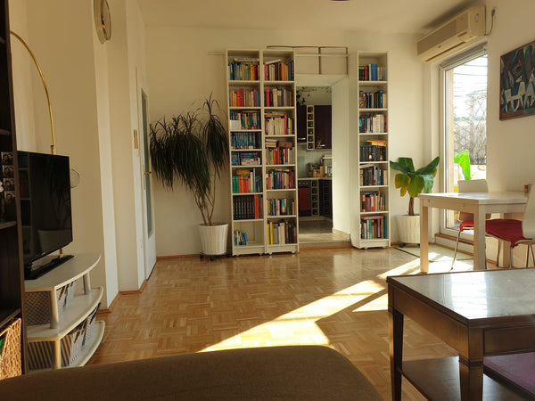 Wir bieten euch eine liebevoll eingerichtete Wohnung mit großer Dachterrasse. Vo Vienna, Austria Schöne, gemütliche Wohnung mit großer Dachterrasse Entire condo vacation rental 51482941