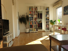 Wir bieten euch eine liebevoll eingerichtete Wohnung mit großer Dachterrasse. Vo Vienna, Austria Schöne, gemütliche Wohnung mit großer Dachterrasse Entire condo vacation rental 51482941