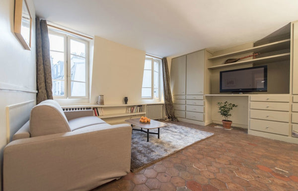 Appartement de 44 m2 typique du Marais, tomettes au sol, avec une chambre, au 4è Paris, France Tommy, 1Ch/1Sdb, 3 personnes Entire rental unit vacation rental 10221101