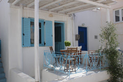 This small fisherman's house is for 6 people located on the Paros Island - Cycla Paris, France Paros, Cyclades : close to the beach – 6 persons.  Entire home vacation rental 33148066