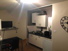 Studio de 25m2 avec parking fermé et balcon. <br />Le studio se trouve à 5 min à La Bâtie-Montgascon, France Studio 25m2 prêt à côté du métro Grange Blanche Entire condo vacation rental 53372766