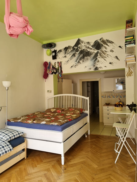 Vyzkoušej si aspoň na chvíli opravdový život v Praze. Slunný, stylový, plně vyba  Little garden 