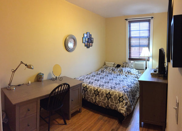 This cozy spacious room includes a queen sized bed, large desk,  and closet for  New York, NY Rental unit in Queens · ★4.73 · 1 bedroom · 1 bed · 1 bath Private room in rental unit vacation rental 5969719
