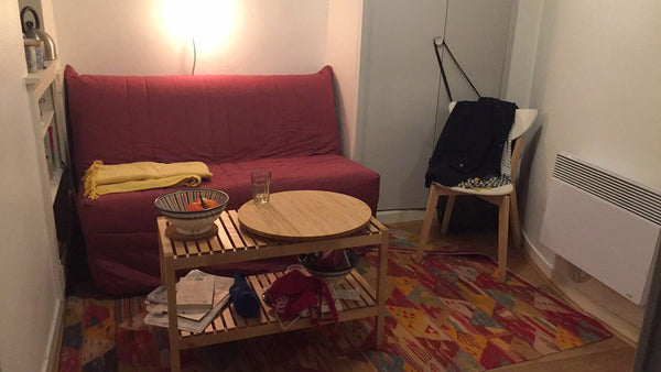 Je propose un canapé-lit dans mon salon (pièce passante pour accéder à la salle  Lille, France Chambre plein coeur du 9ème / Opera-Saint Lazare Private room in rental unit vacation rental 22880817