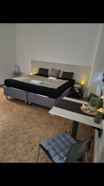 Na tomto klidném místě ve středu dění tě nečekají žádné složitosti.<br /><br /><  Útulný apartman na Praze 5 Entire condo vacation rental 659031503323637014