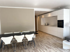 Nyd det simple liv i denne fredelige og centralt beliggende bolig. <br /><br />L Frederiksberg, Denmark Lys nyrenoveret lejlighed, med skøn sydvent altan. Entire condo vacation rental 680849221884738928