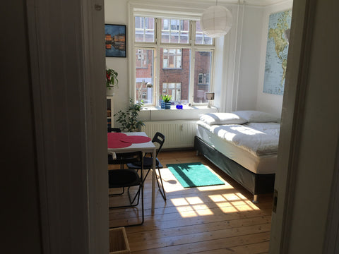 <b>The space</b><br />Hele lejligheden er særdeles lys og ren. Værelset er på ca Copenhagen, Denmark Lys, Ren og Røgfri Private room in rental unit vacation rental 35297865