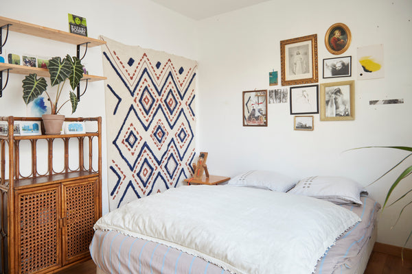 Cosy room with vintage deco , good natural lighting. Nice space.<br /><br /><b>T Paris, France Vintage room in sunny apartment Private room in rental unit vacation rental 28746831