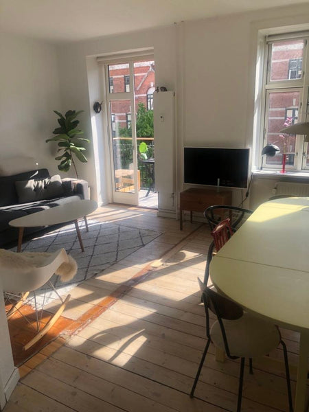 Velkommen til vores hyggelige hjem, som er placeret i en dejlig rolig gade, men  Capital Region of Denmark, Denmark Dejlig lejlighed centralt beliggende på Nørrebro Entire condo vacation rental 629579534535719075