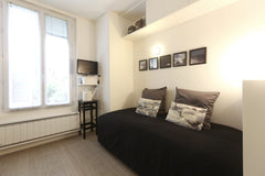 the appartement  is very quiet, it is located on the groundfloor by a courtyard. Paris, France Quiet arty flat close to Montmartre Entire rental unit vacation rental 6232154