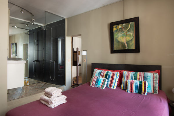 Located in the heat of old Paris, this cute apartment will allow you to discover Paris, France charming artist apartment Entire rental unit vacation rental 4836219