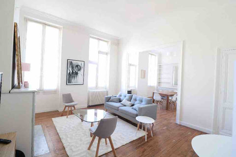 Bel appartement lumineux situé au cœur du quartier des Chartrons, proche des com Bordeaux, France Bel appartement coeur des Chartrons Entire rental unit vacation rental 38655681
