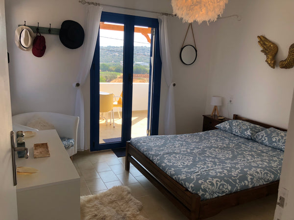 This top floor one bedroom apartment has all you need for a great trip away.  A  Kingsbridge, United Kingdom Aphrodite Apartment Entire rental unit vacation rental 28242598
