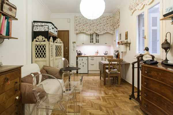 This unique and charming studio is situated in the heart of Kolonaki next to Fil Greece Charming 