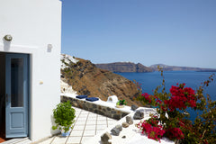 Situated in a peaceful neighborhood on the caldera, within a ten-minute walk fro  Family Suite, Allure Breeze Suite Private room in bed and breakfast vacation rental 43733605