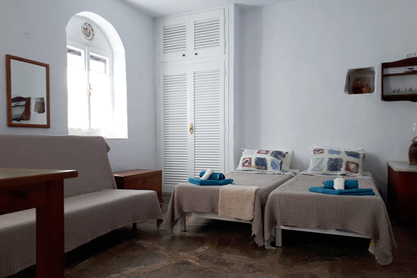 Independent stone walled, semi-detached bungalow accommodating up to 2 people (t  Newly renovated cycladic bungalow ΑΜΑ 00000788190 Entire rental unit vacation rental 35657739