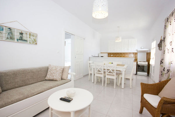 Marvelous views, only 4 min. walking distance from the beach. Family atmosphere. Mikonos, Greece 2 BEDROOM APARTMENT Entire rental unit vacation rental 36367387