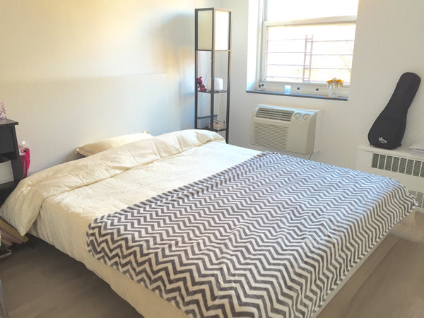 The apartment is pretty new with doorman and elevator, the laundry is on spot in New York, NY Rental unit in New York · 1 bedroom · 1 bed · 1 bath Private room in rental unit vacation rental 9819018