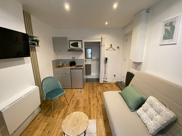 Welcome to this comfortable, centrally located, well-equipped studio apartment t Lyon, France Hamac Suites Le Suchet 2 people Perrache Entire rental unit vacation rental 696082046106343829