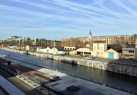 Brand new place in the highest and most luxury tower in Brussels. Ultra conforta Brussels, Belgium New, Modern and Comfortable, in front of tour&taxi Entire condo vacation rental 6021045