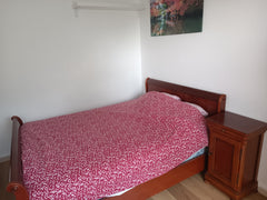 Je mets en location une chambre dans mon appartement. Il se trouve à côté du tra Artigues-près-Bordeaux, France Chambre d'ami à dispo dans un T3. Private room in condo vacation rental 51559780