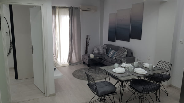 Situated 90 metres from Church of Agios Dimitrios, the apartment offers air-cond Reading, United Kingdom KONSTANTINOS'S LUXURY APARTMENT Entire condo vacation rental 598449845506365191