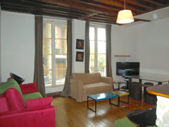 Family Apartment of 55 meter square large on the first floor in the hearth of PA Paris, France Apartment LE LOUVRE 6/7 pers Entire rental unit vacation rental 3130108