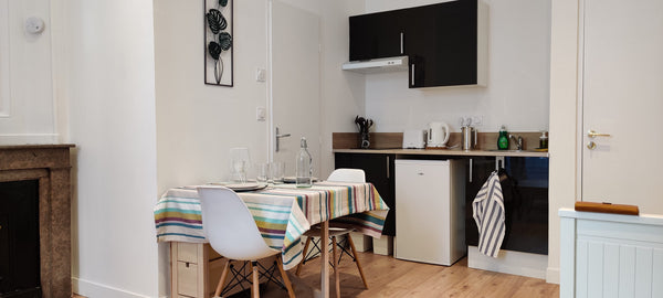 Come and discover this fully equipped studio. Located literally 1 min walk from  Lyon, France Fully equipped studio, 1 min métro 
