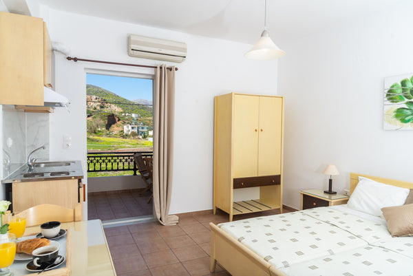 Bluewind apartments are located one minute walk from the beach and the Bus Stati Kissamos, Greece Bluewind studio near the sea - Enjoy the sun Entire rental unit vacation rental 42659201