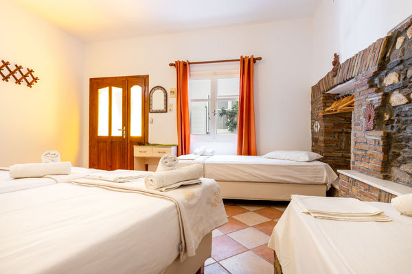 Private room in guest house in the old town, 40m. from seafront and central beac  Room for 2-4 at Lomvardou Hostel Private room in hostel vacation rental 7963408