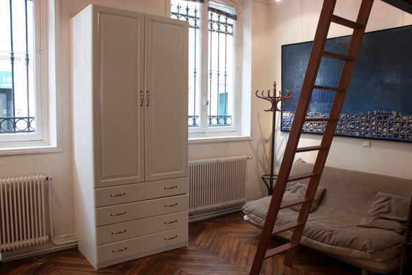 Beaucoup de charme dans l'atelier d'une artiste contemporaine, 25m2 au coeur d'u Paris, France Atelier d'artiste au coeur de Paris Entire loft vacation rental 30109132