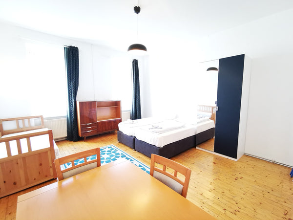 PLEASE READ<br />Classical Viennese Old Building - Budget Apartment!<br /> <br / Vienna, Austria Center Apartment - Sunny, bright, perfect price! Entire rental unit vacation rental 31563946