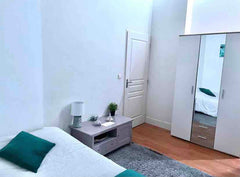 Situé en plein centre de Lyon, dans un charmant petit appartement typiquement ly Lyon, France Chambre cosy chez l’habitant Private room in rental unit vacation rental 713683689267866157