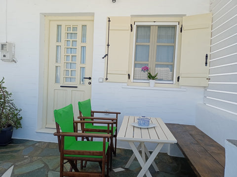 Grandmother's Marouso house , <br />Fully renovated in 2022 .<br />Close to the  Naousa, Greece Marousaki , traditional house Entire home vacation rental 674330734690044574