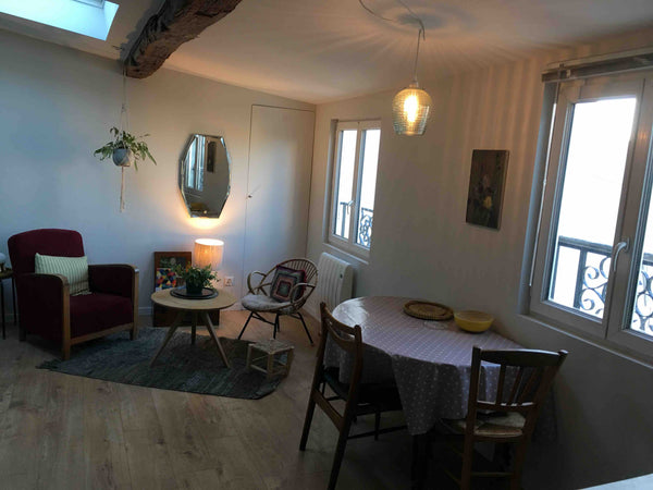 Nid douillet très calme.<br /><br />Appartement mansardé de 23 m2 refait à neuf  Lambersart, France Vue sur les toits au coeur du 10ème arrondissement Entire rental unit vacation rental 29279624