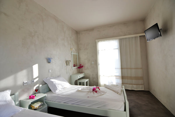 A friendly, pleasant and quiet oasis away from the hustle and bustle of the isla Ios, Greece Fab hotel with pool near Ios port Private room in guesthouse vacation rental 8584425