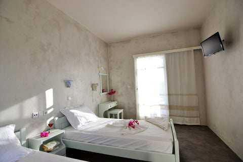 A friendly, pleasant and quiet oasis away from the hustle and bustle of the isla Ios, Greece Fab hotel with pool near Ios port Private room in guesthouse vacation rental 8584425