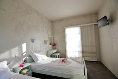 A friendly, pleasant and quiet oasis away from the hustle and bustle of the isla Ios, Greece Fab hotel with pool near Ios port Private room in guesthouse vacation rental 8584425