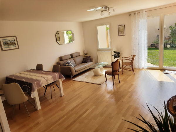 Loin de l'agitation et pourtant au cœur de la croix rousse, détendez-vous dans c Lyon, France Maison Lyon Croix-Rousse, calme absolu & jardin Entire home vacation rental 627366585674480114