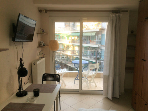 A small, modern and luminous apartment in Thessaloniki, close to both the city c Thessaloniki, Greece A modern and cosy small apartment in the city WiFi Entire rental unit vacation rental 16810028