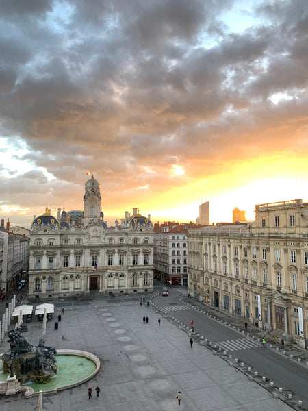 Directement sur la Place des  Terreaux, cet appartement est idéal pour découvrir  Vue Place des Terreaux Entire rental unit vacation rental 775420700173222830