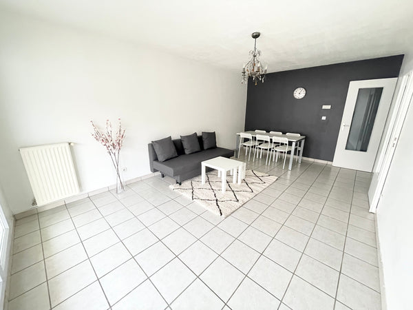 Oubliez vos soucis dans ce logement spacieux et serein.<br /><br /><b>License nu Lyon, France Spacieux appartement Entire rental unit vacation rental 764996194877890550