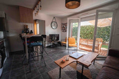 Profitez de ce logement refait à neuf comprenant une chambre, un jardin et un pa Bordeaux, France T2 refait à neuf avec un jardin et une terrasse Entire condo vacation rental 54222627