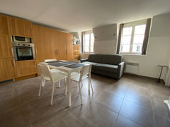This 34 square meters 1 bedroom apartment is located on rue Chabanais in the 2nd Paris, France Modern one bedroom Opera Entire rental unit vacation rental 2808483