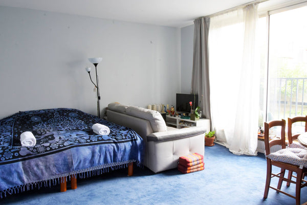 A lovely studio flat in the 15th arrondissement of Paris just a few minutes from Paris, France Spacious light studio close to Eiffel (w balcony) Entire rental unit vacation rental 19650157